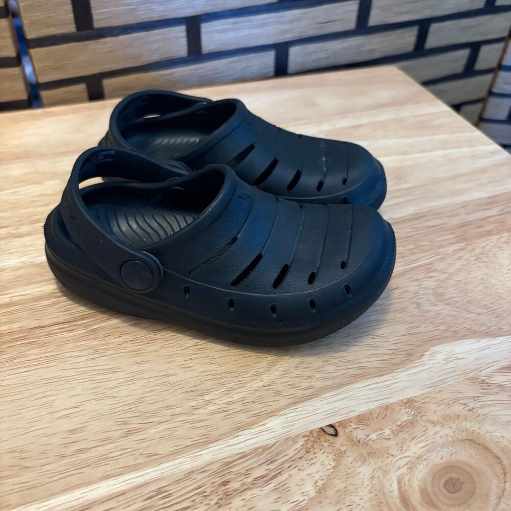 Rugged Shark Black Clogs‎ Size 8